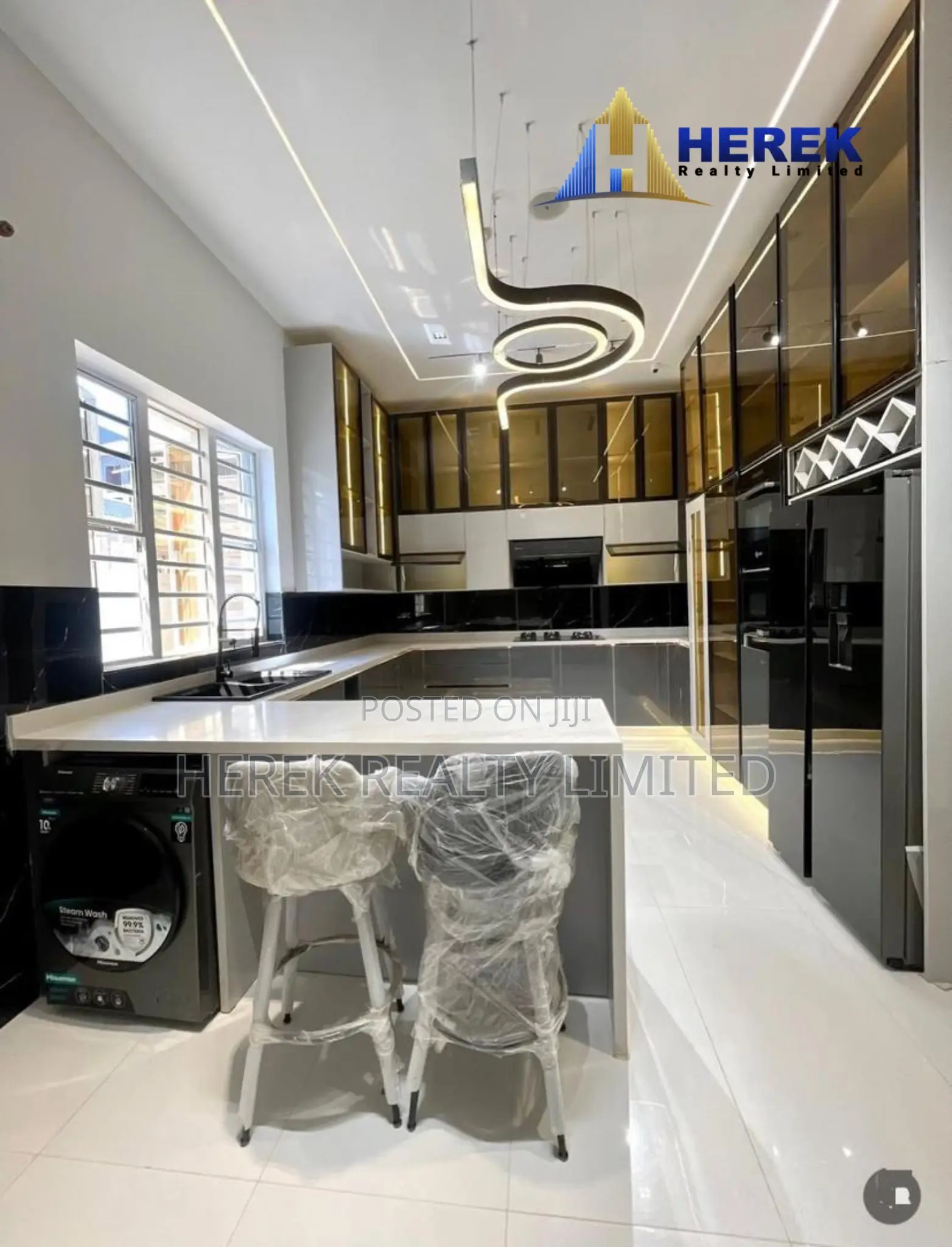 5bdrm Duplex in Crown Estate, Lekki Phase 1 for sale in Lekki Phase 1