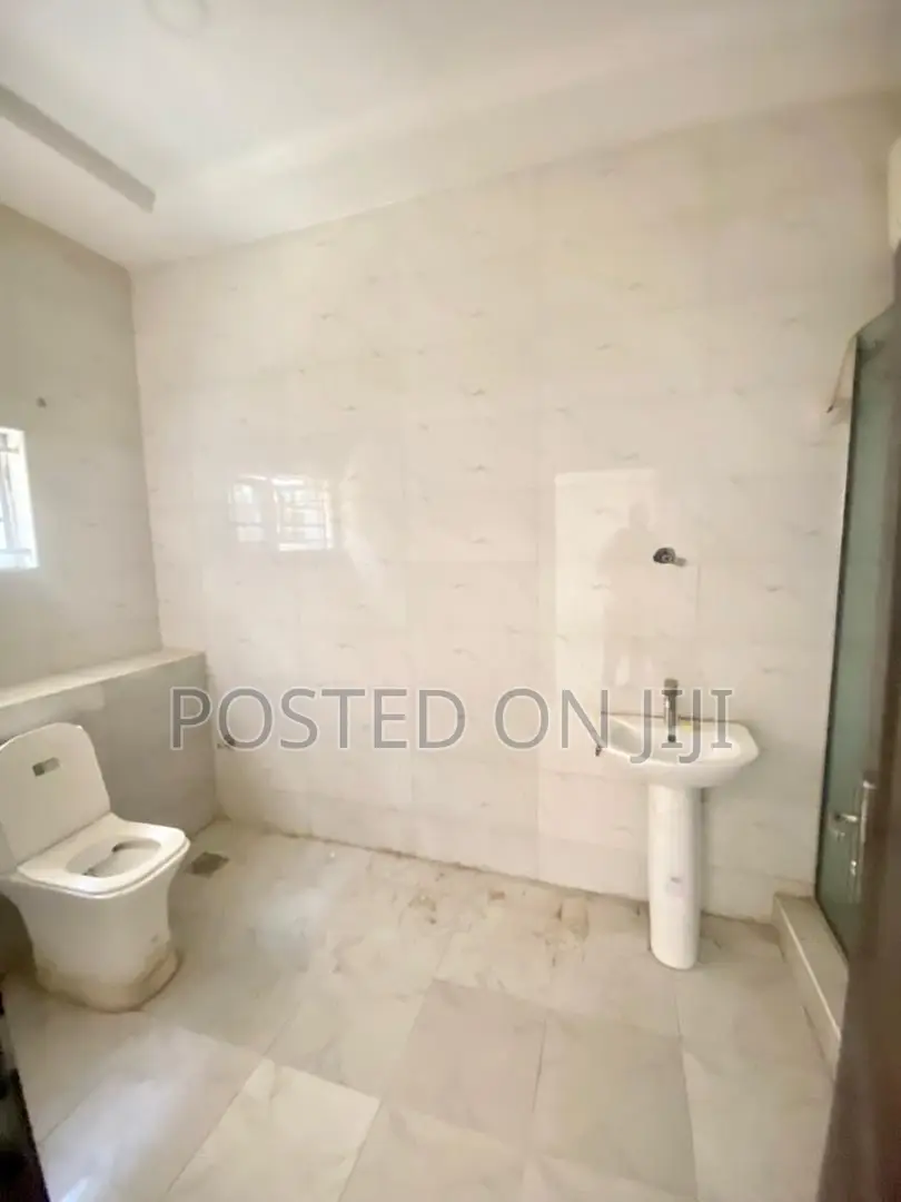 2bdrm Apartment in Vgc, Lekki Phase 2 for rent in Lekki Phase 2