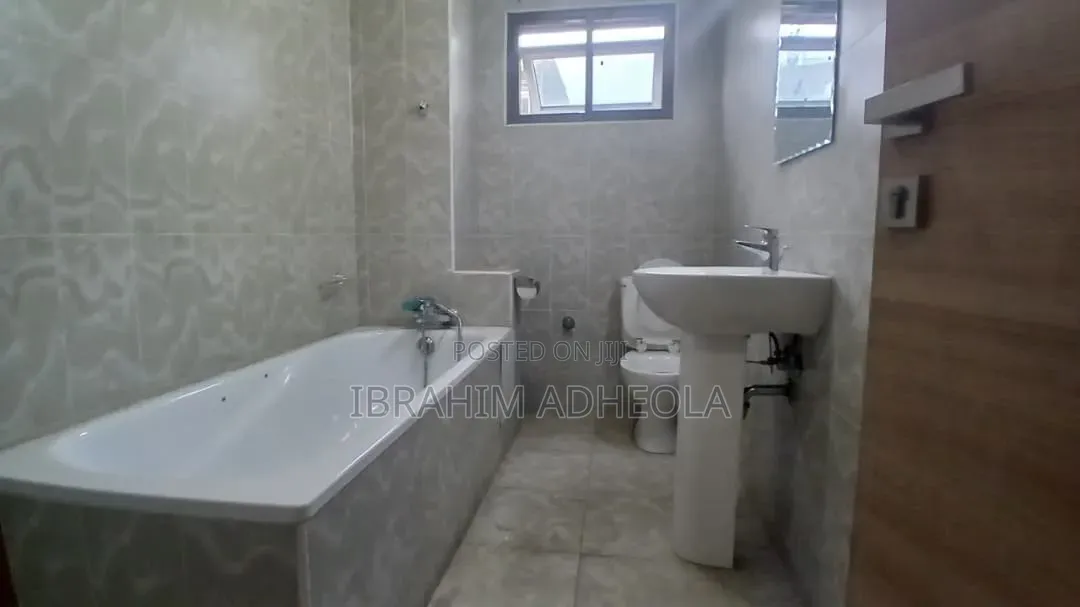 3bdrm Apartment in Adeyinka Oyekan, Ikoyi S.W for sale in Ikoyi S.W
