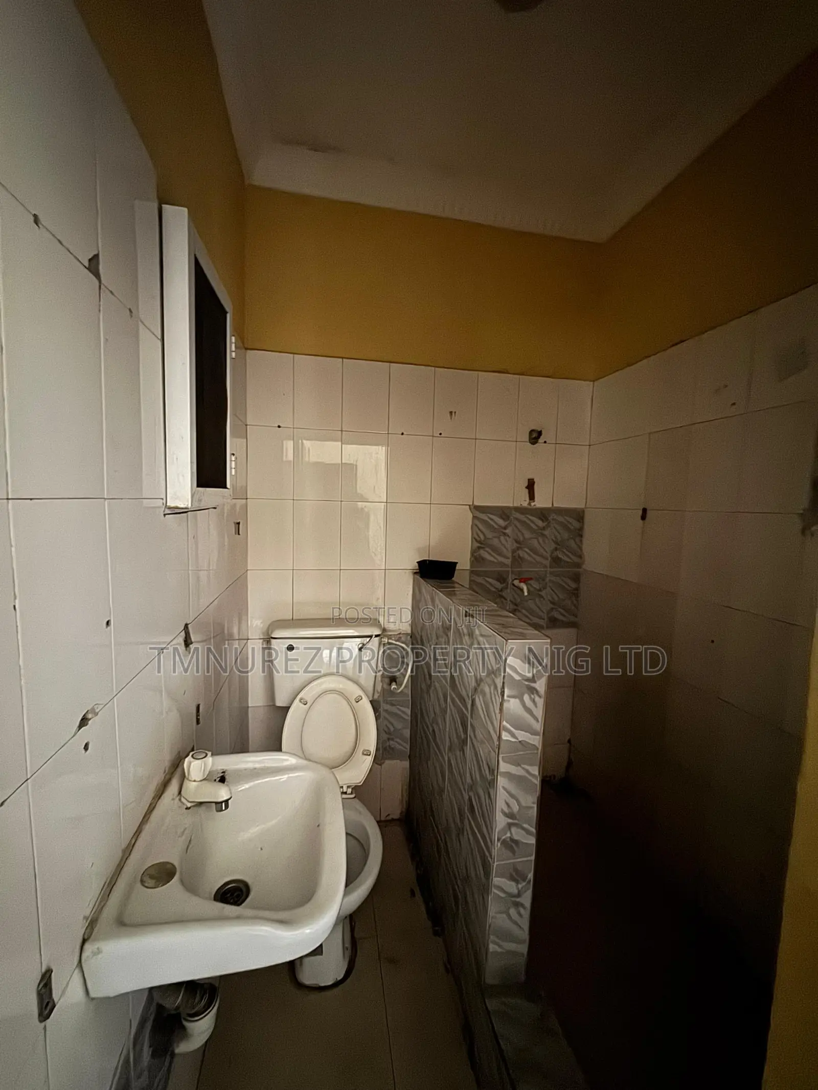 2 Beds Commercial Propt to Let at Ikota in Ikota