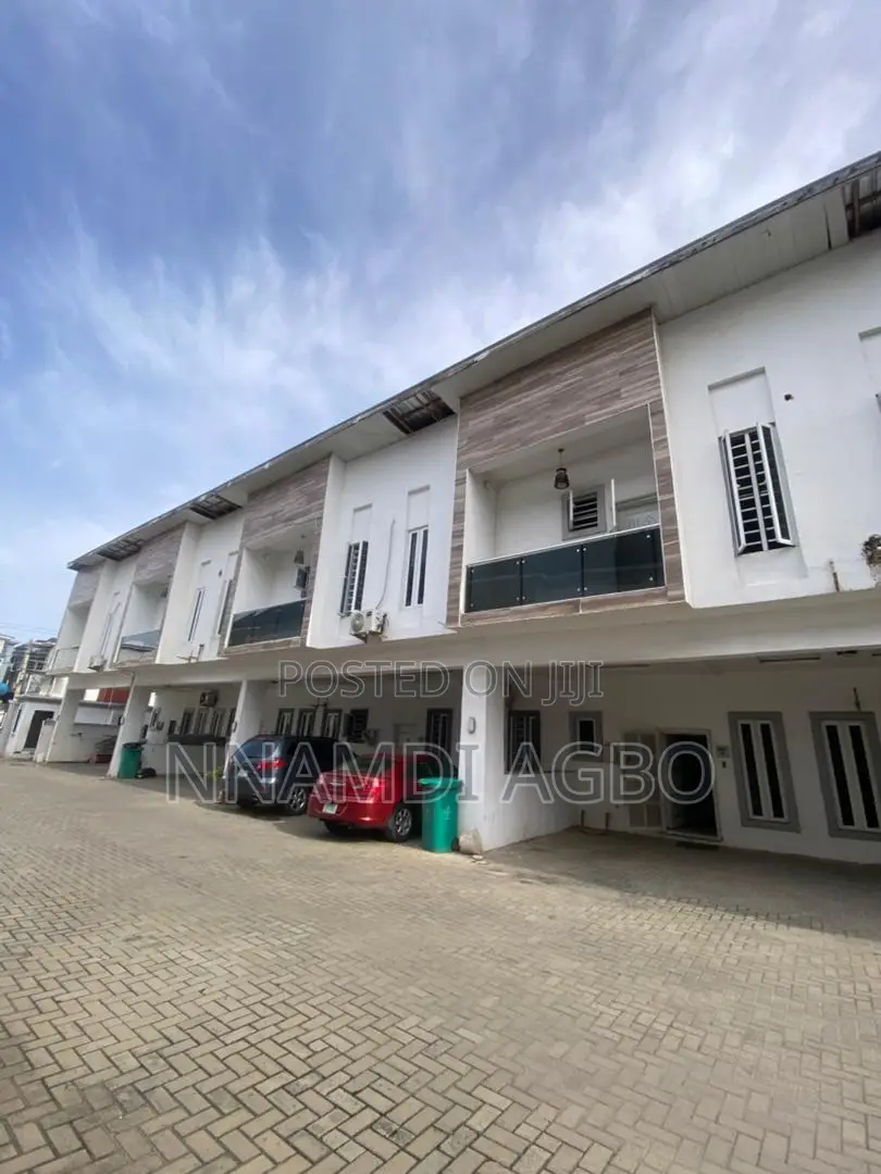 4bdrm Duplex in Chevron for rent in Chevron