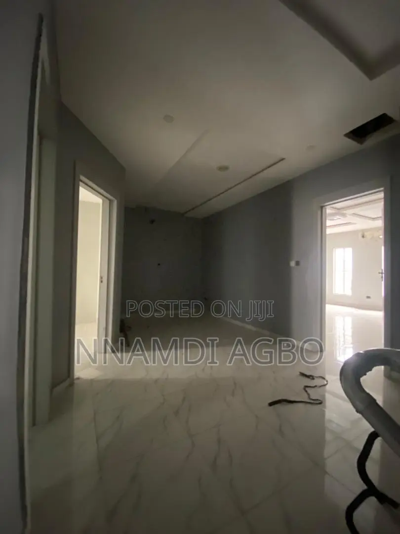 4bdrm Duplex in Chevron for rent in Chevron