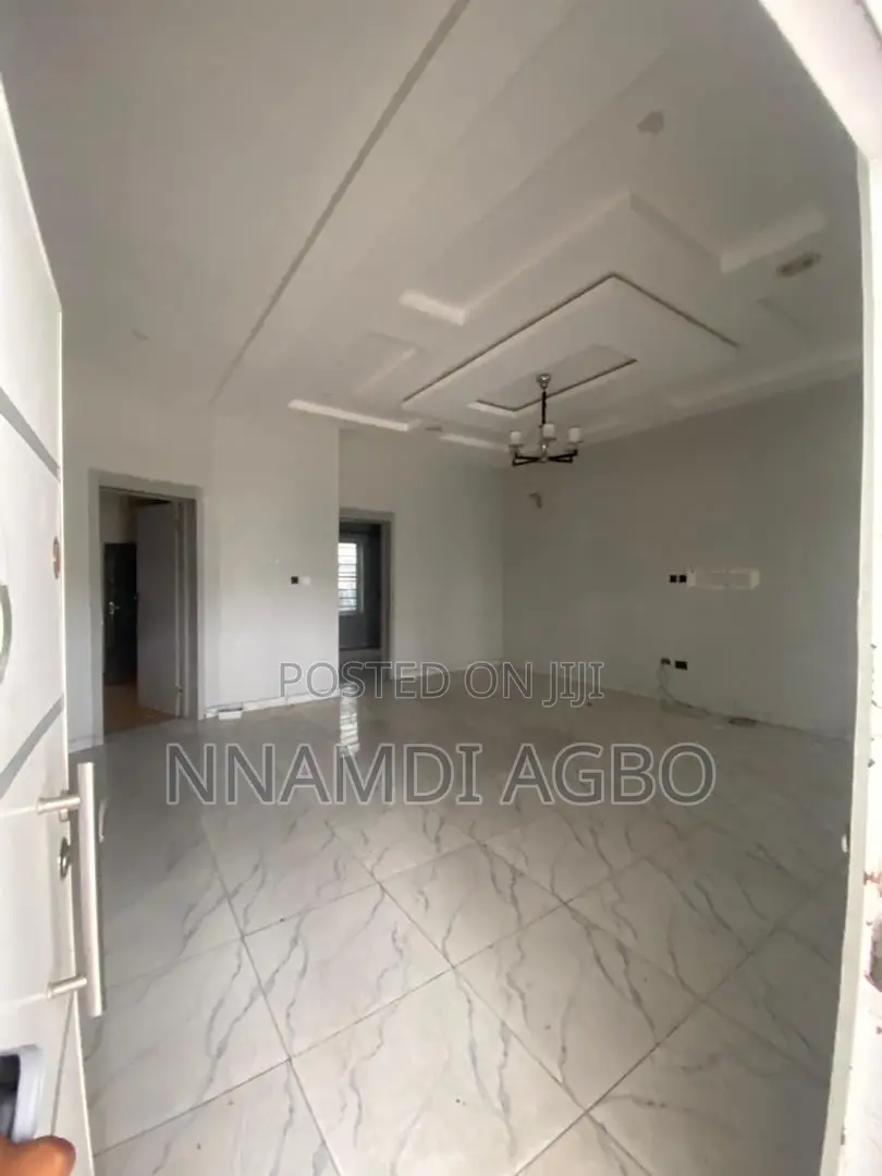 4bdrm Duplex in Chevron for rent in Chevron
