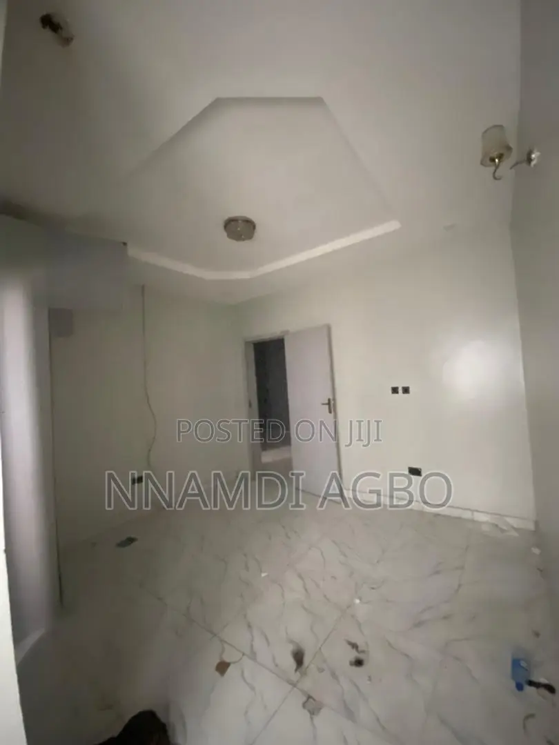 4bdrm Duplex in Chevron for rent in Chevron