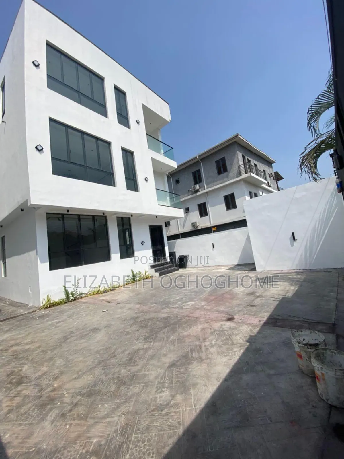 5bdrm Duplex in Lekki Phase 1 for sale in Lekki Phase 1