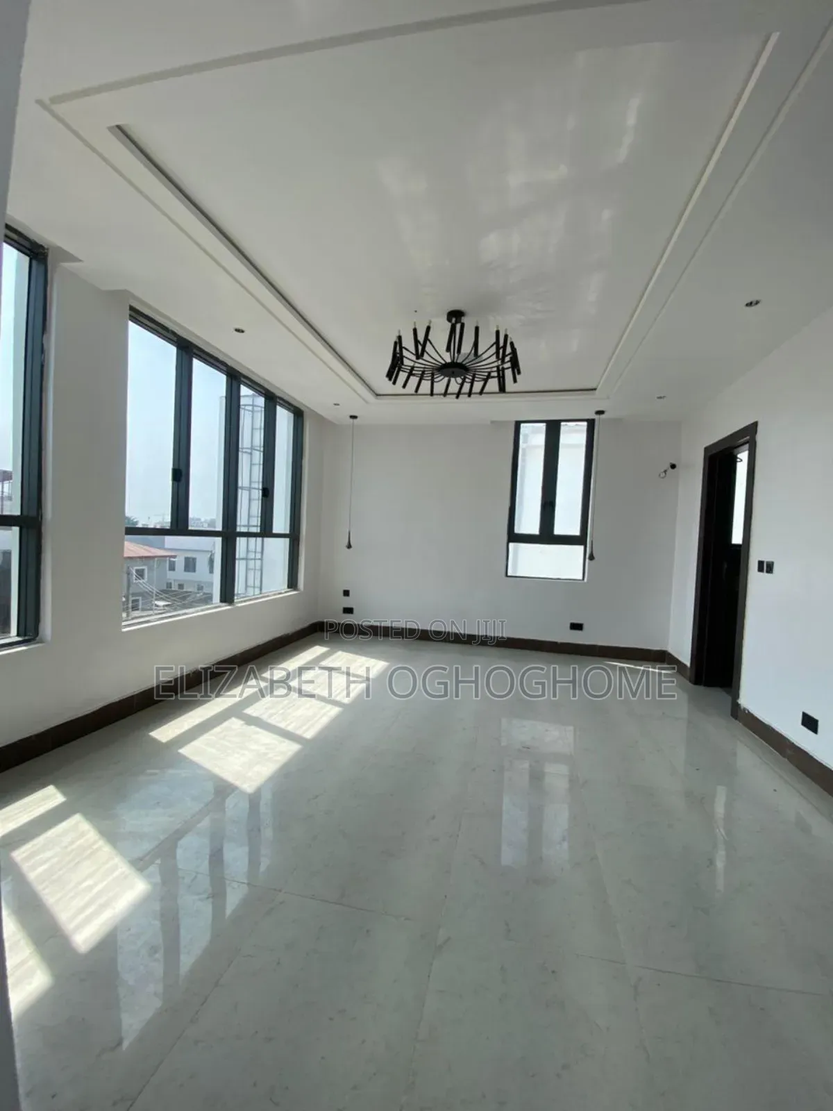 5bdrm Duplex in Lekki Phase 1 for sale in Lekki Phase 1