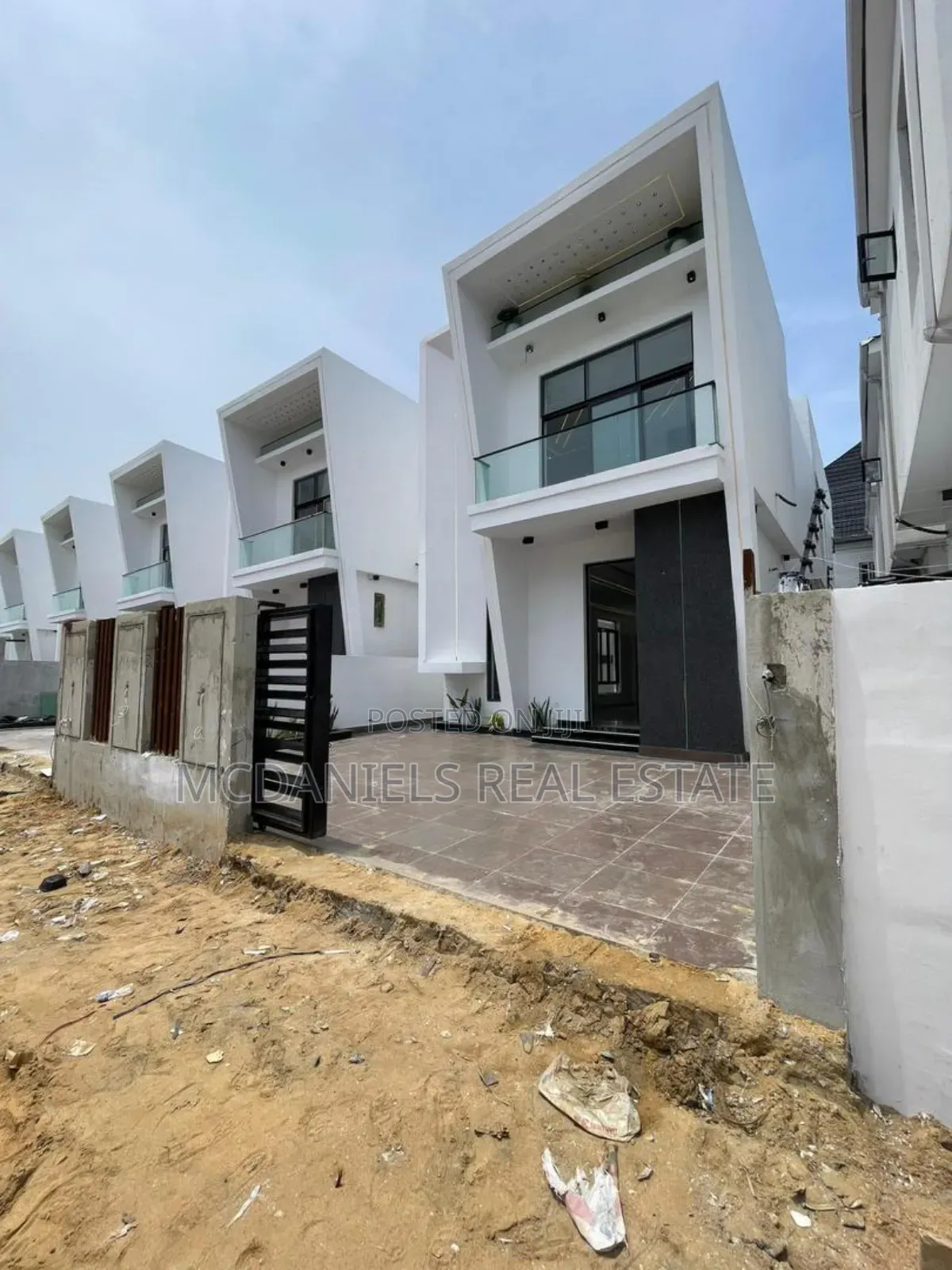 4bdrm Duplex in Lekki Expressway for sale in Lekki Expressway