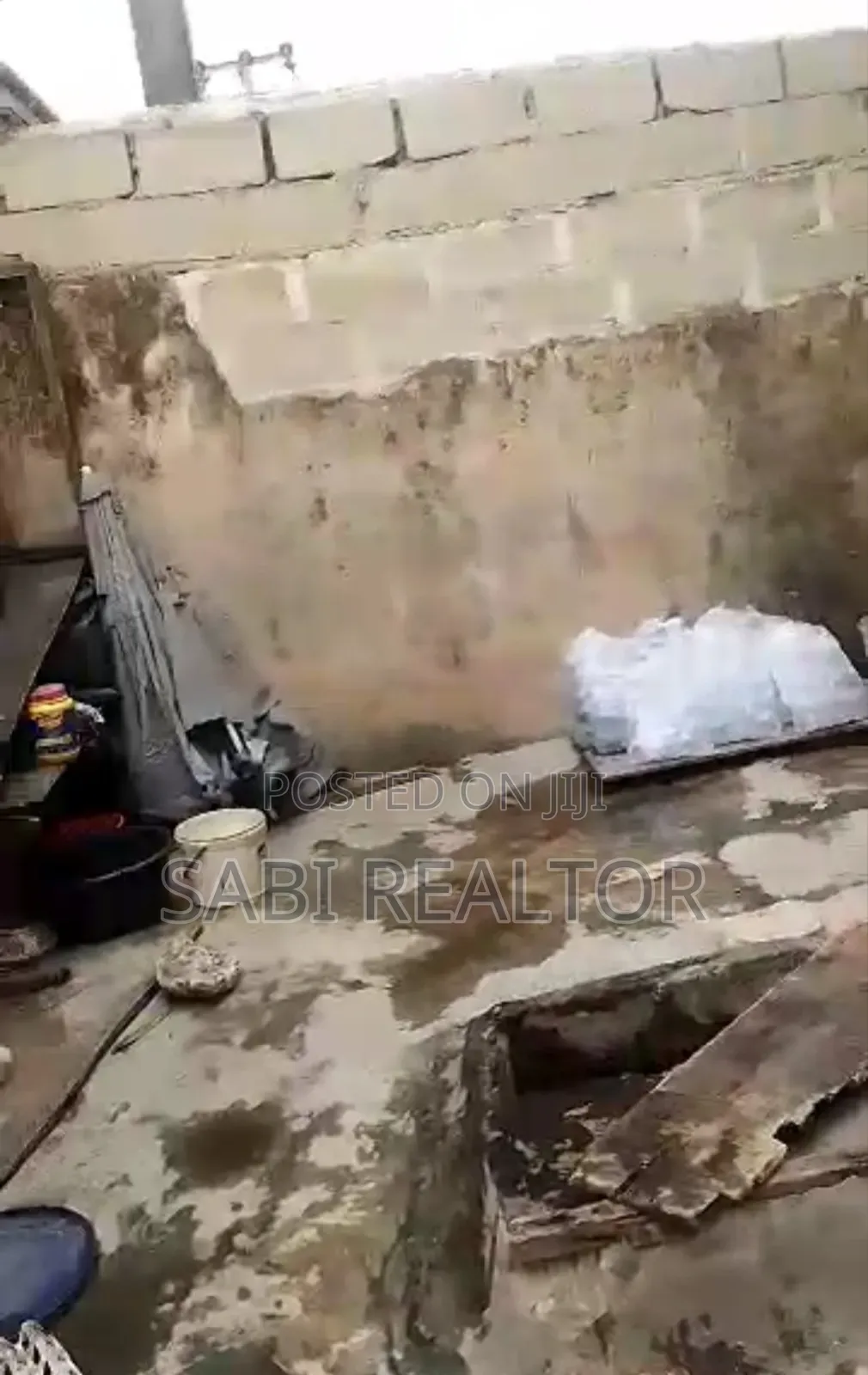 300sqm Commercial Plot With Demolishable 2 Storey at Agege Motor Road in CHallenge / Mushin