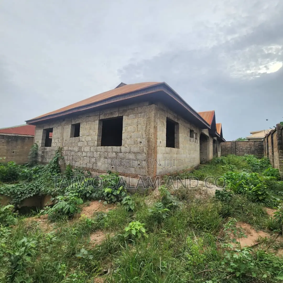 3bdrm Bungalow in Ologuneru for sale in Ologuneru