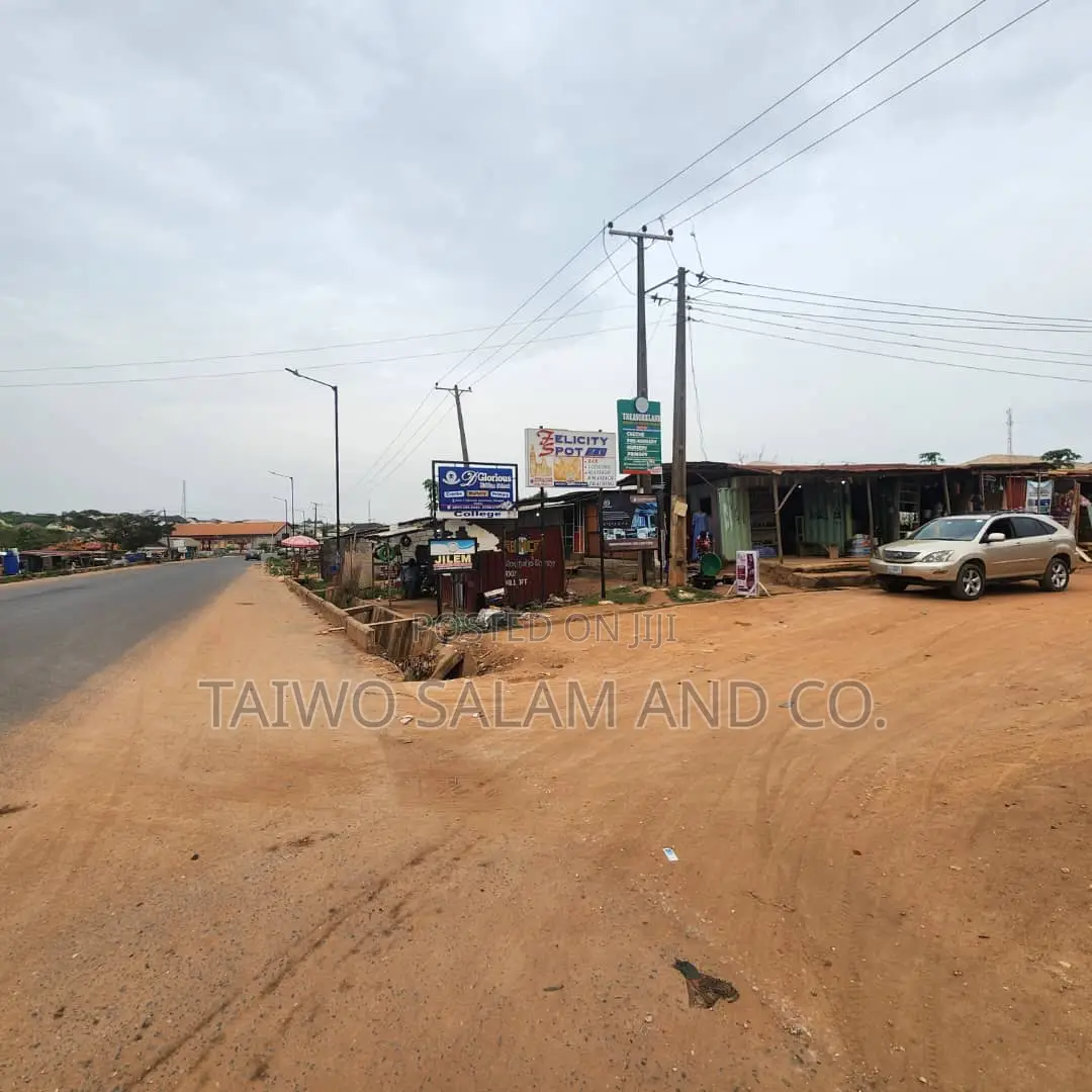 3bdrm Bungalow in Ologuneru for sale in Ologuneru