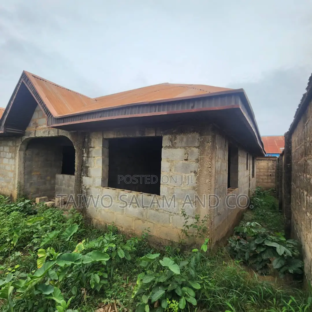 3bdrm Bungalow in Ologuneru for sale in Ologuneru