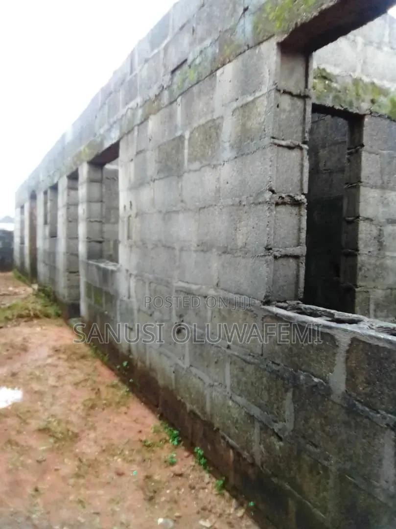 5bdrm Bungalow In Igbogbo For Sale in Igbogbo