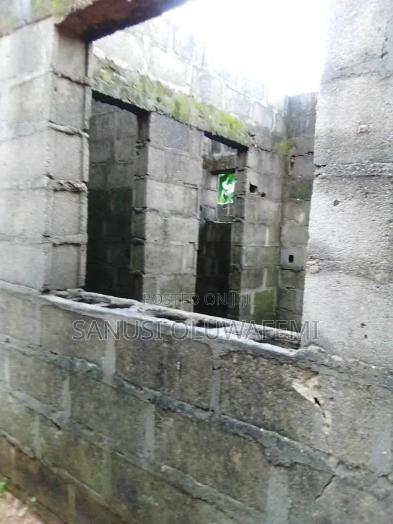 5bdrm Bungalow In Igbogbo For Sale in Igbogbo