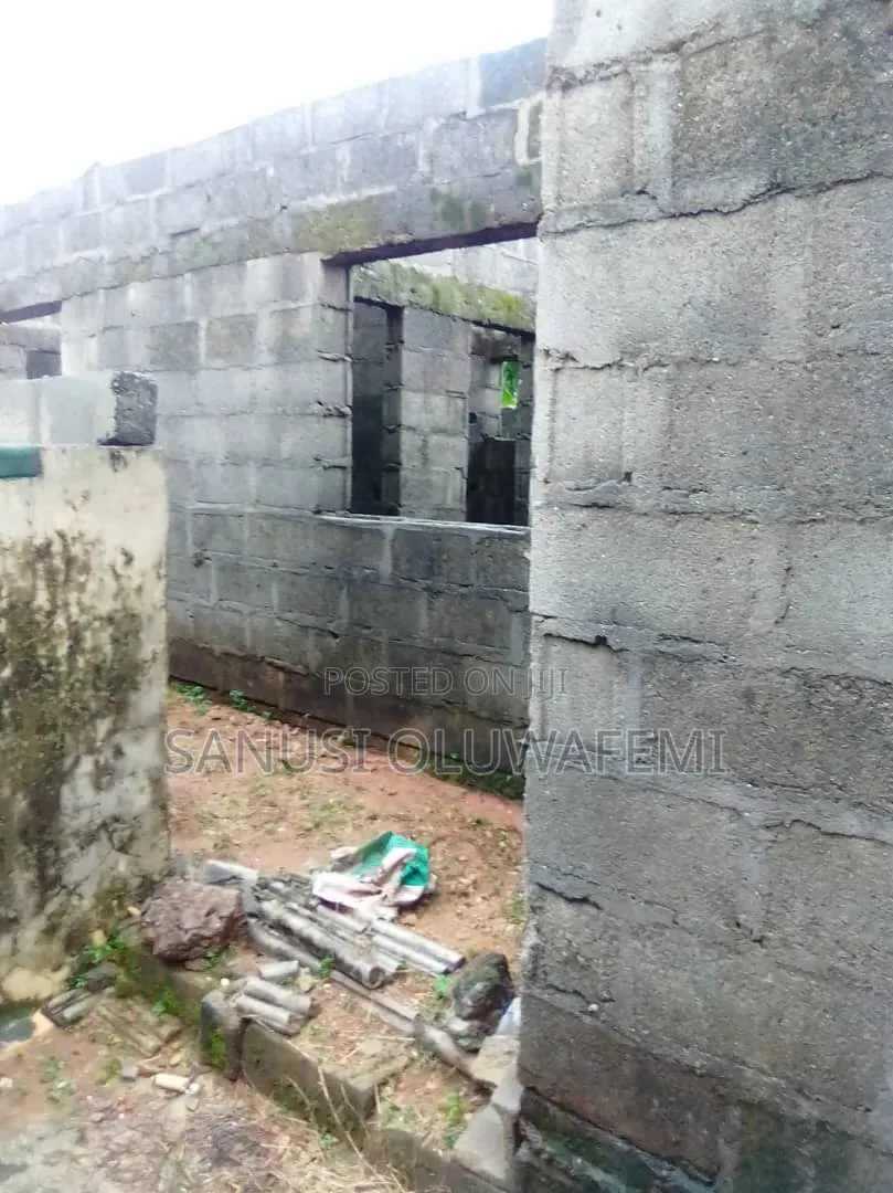 5bdrm Bungalow In Igbogbo For Sale in Igbogbo