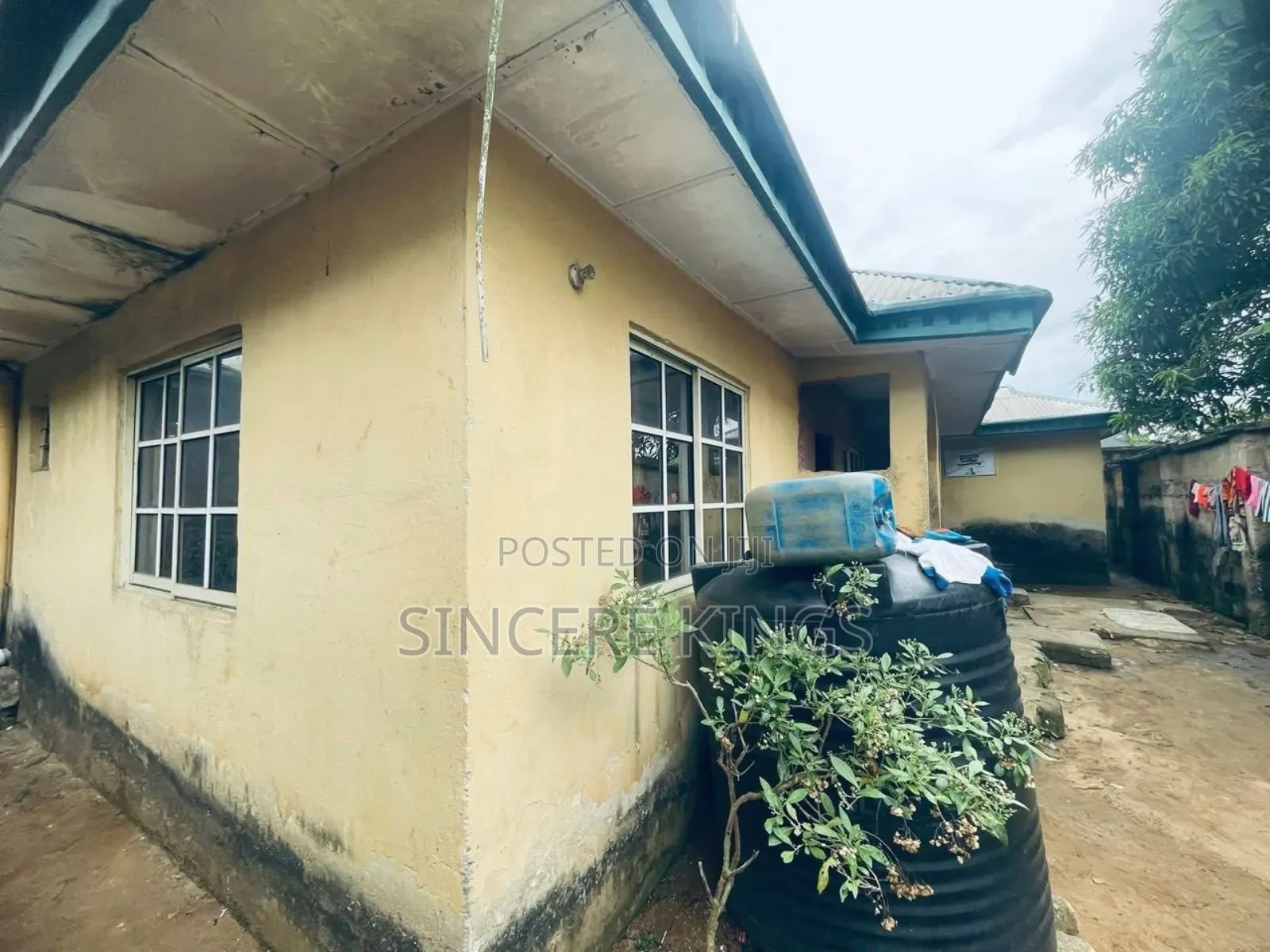 2bdrm Block of Flats in Abak Rd By Pepsi, Uyo for sale in Uyo
