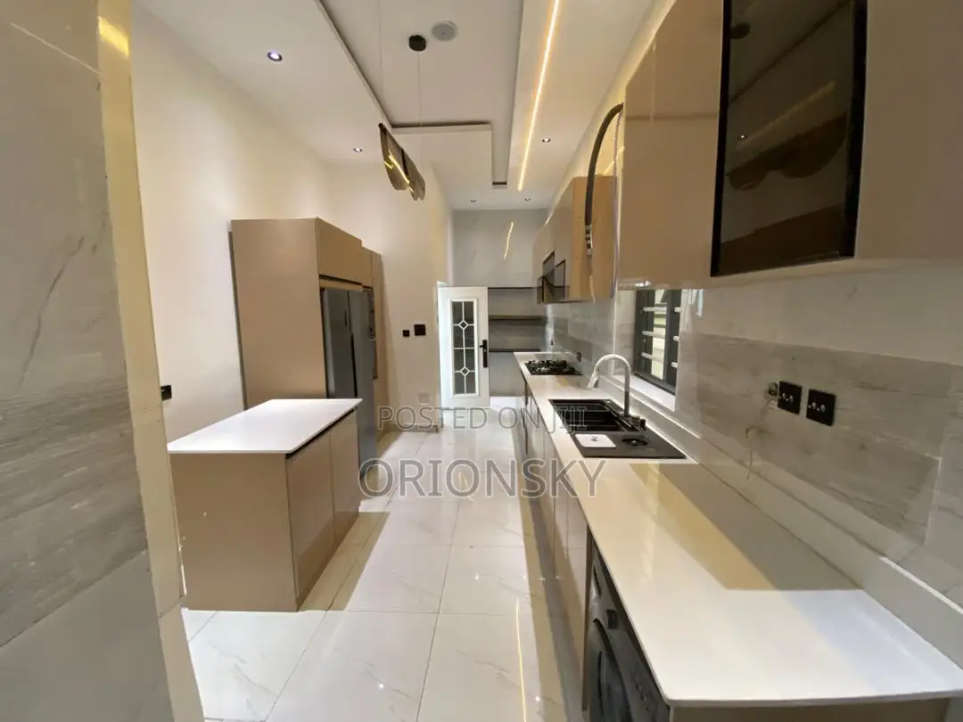Furnished 5bdrm Duplex in Chevron for sale in Chevron