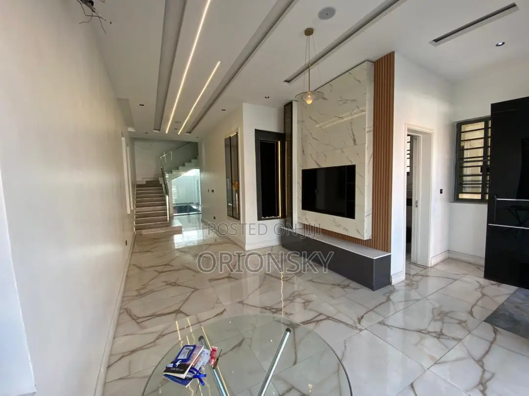 Furnished 5bdrm Duplex in Chevron for sale in Chevron