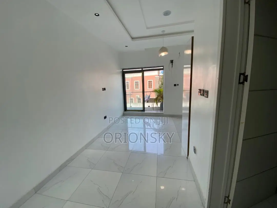 Furnished 5bdrm Duplex in Chevron for sale in Chevron