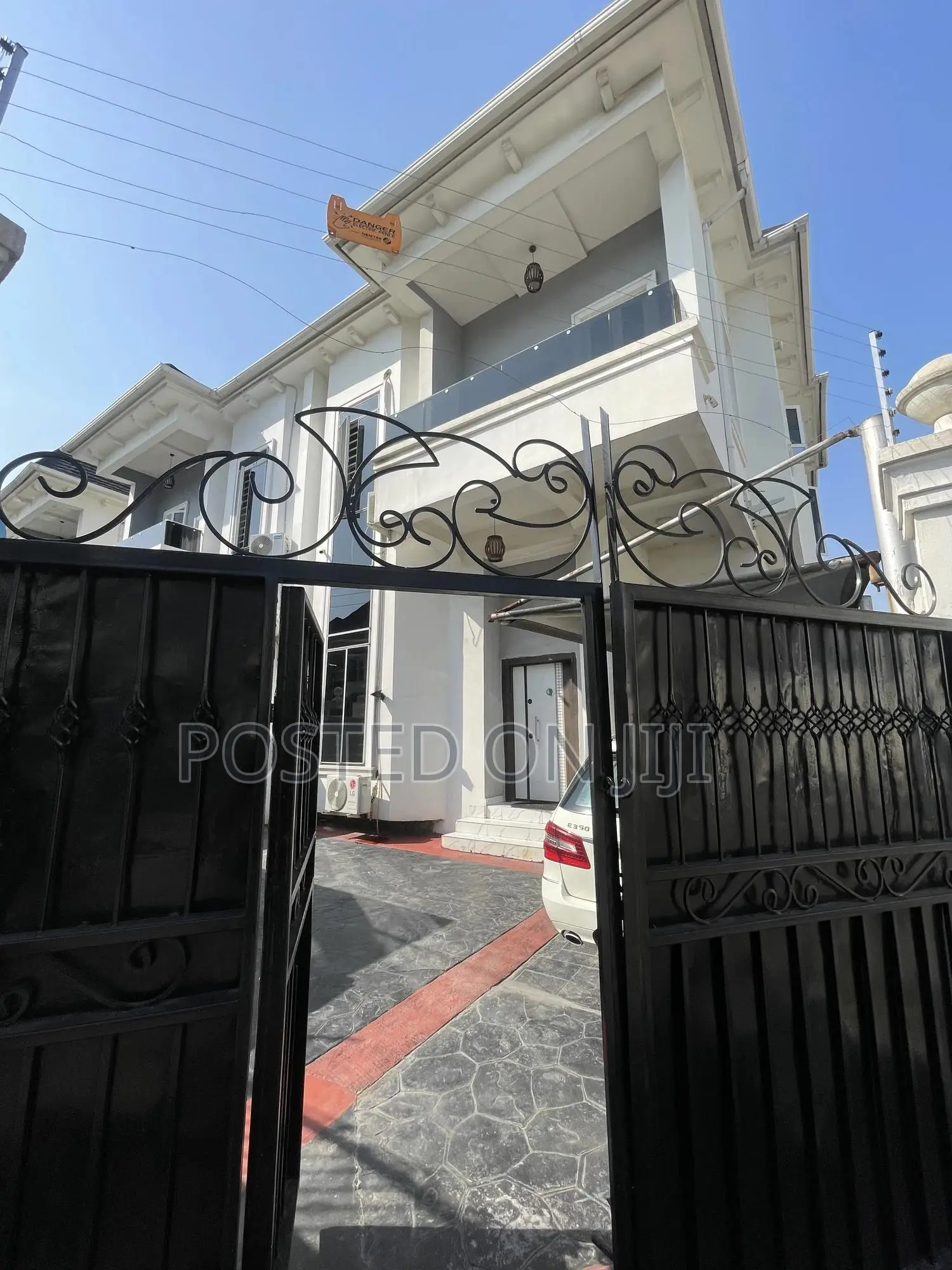 Furnished 4bdrm Townhouse / Terrace in Tulip Haven, Chevron for rent in Chevron