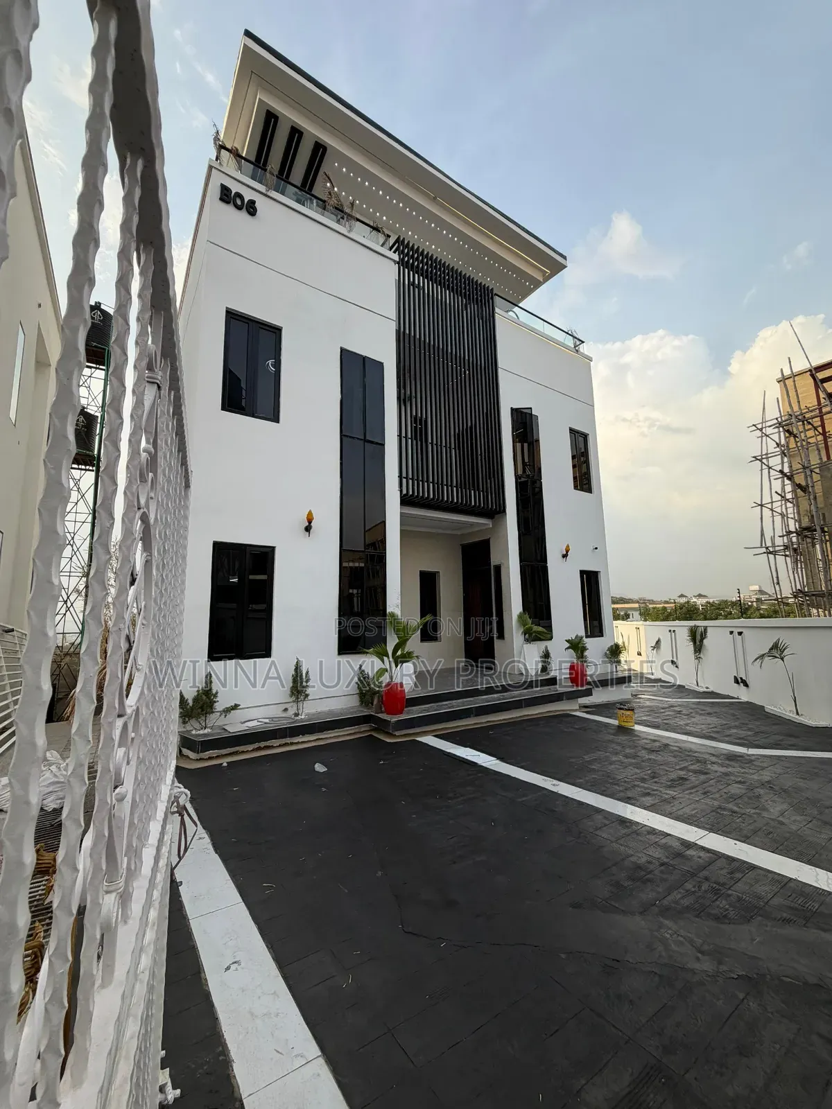 5bdrm Mansion in Guzape for sale in Guzape District