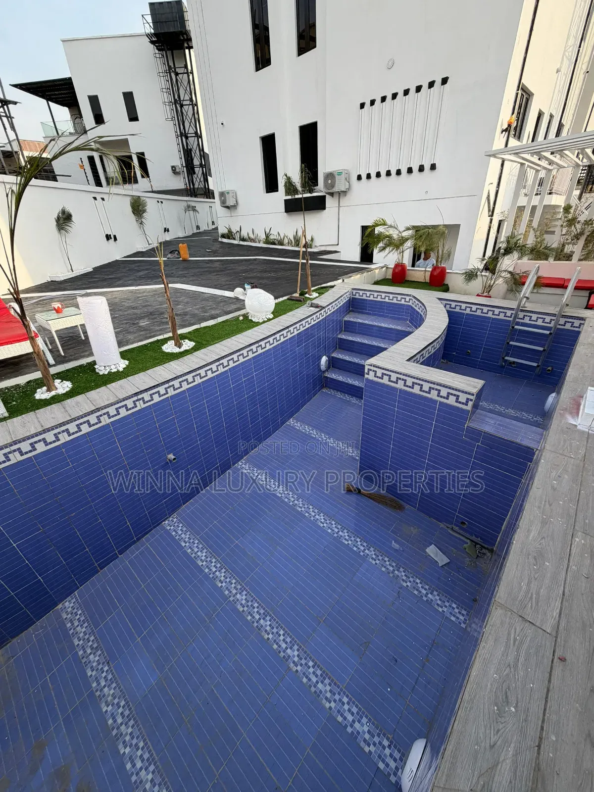 5bdrm Mansion in Guzape for sale in Guzape District