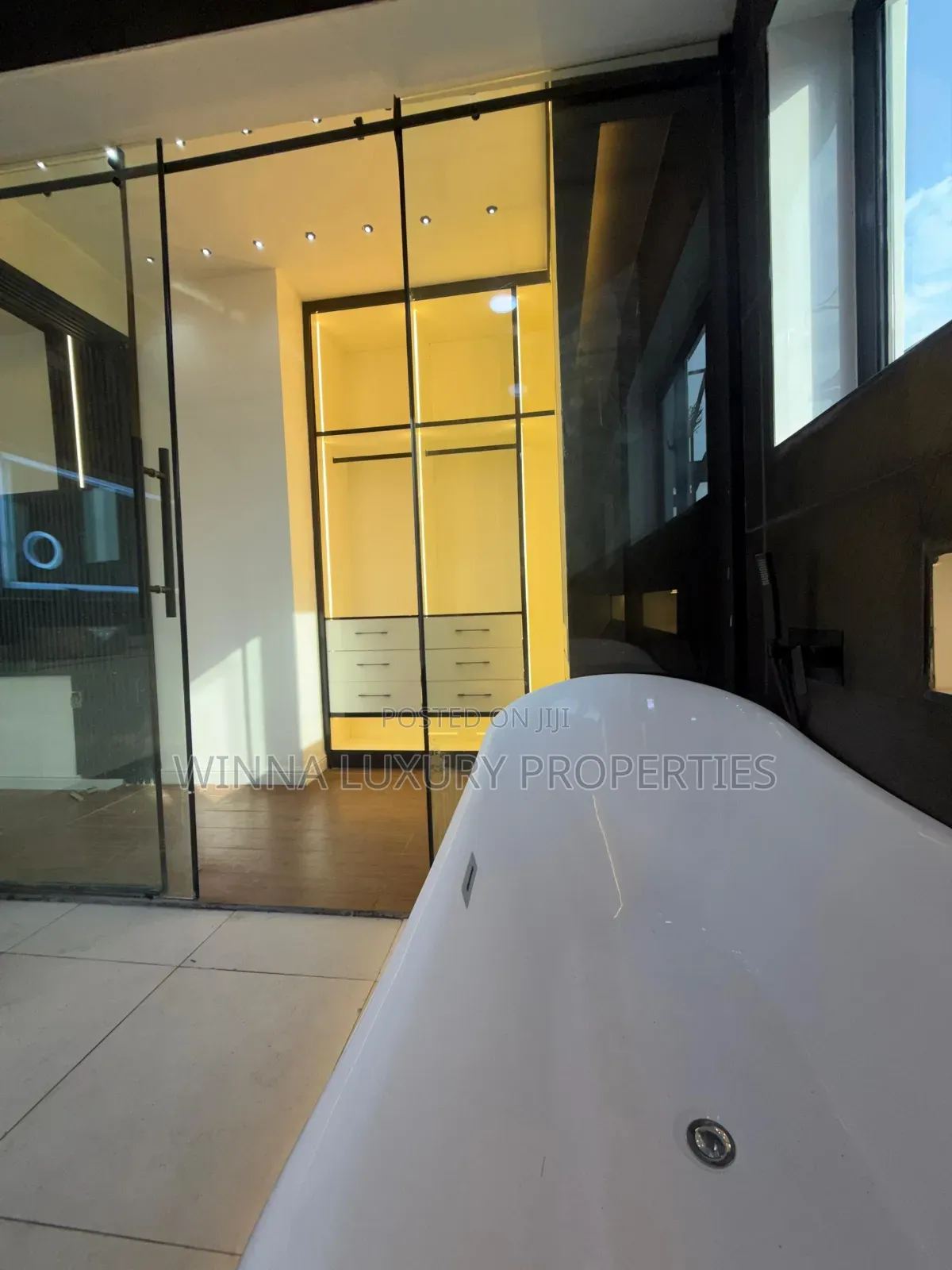 5bdrm Mansion in Guzape for sale in Guzape District