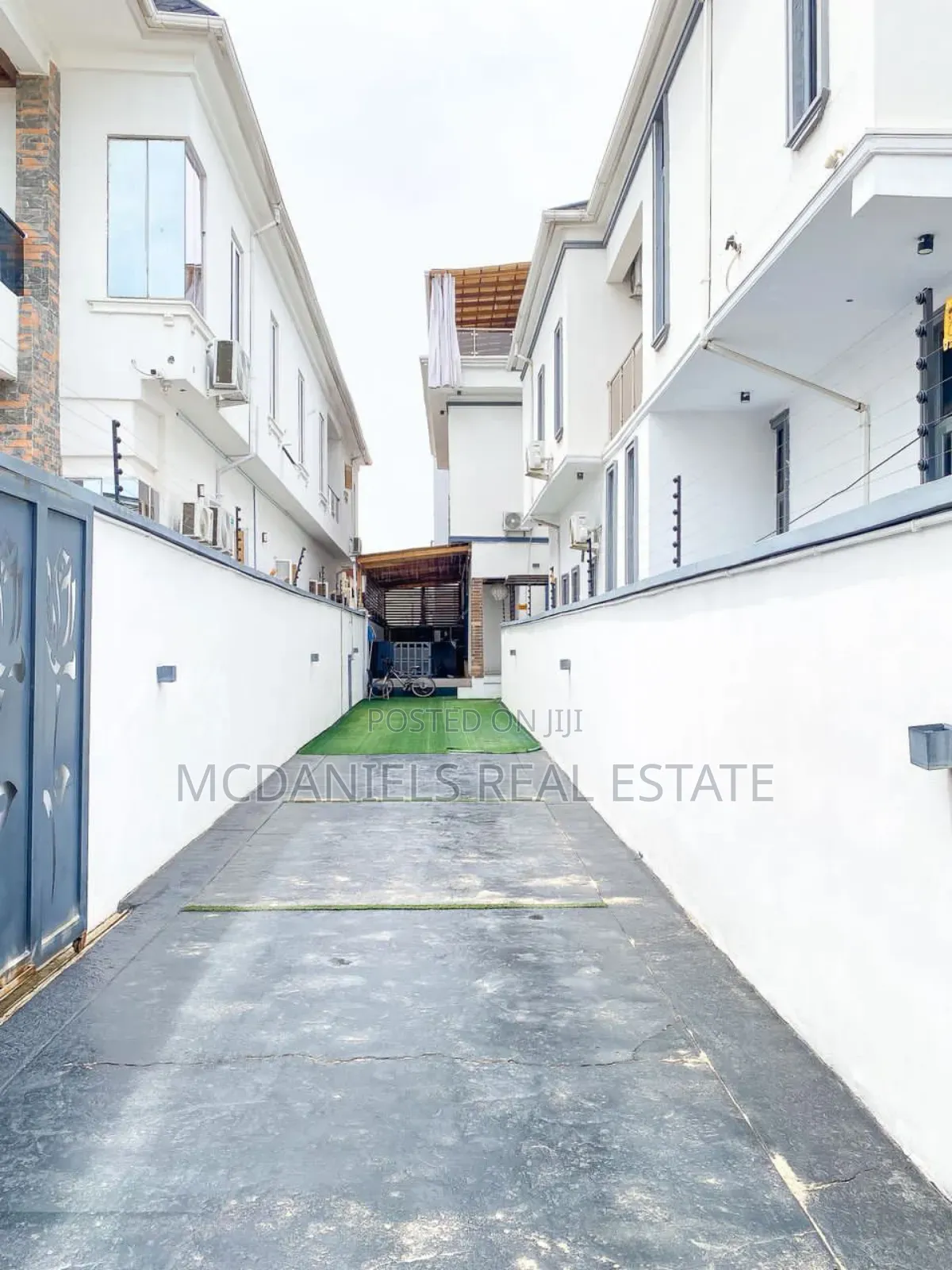 Furnished 5bdrm Duplex in Agungi for sale in Agungi