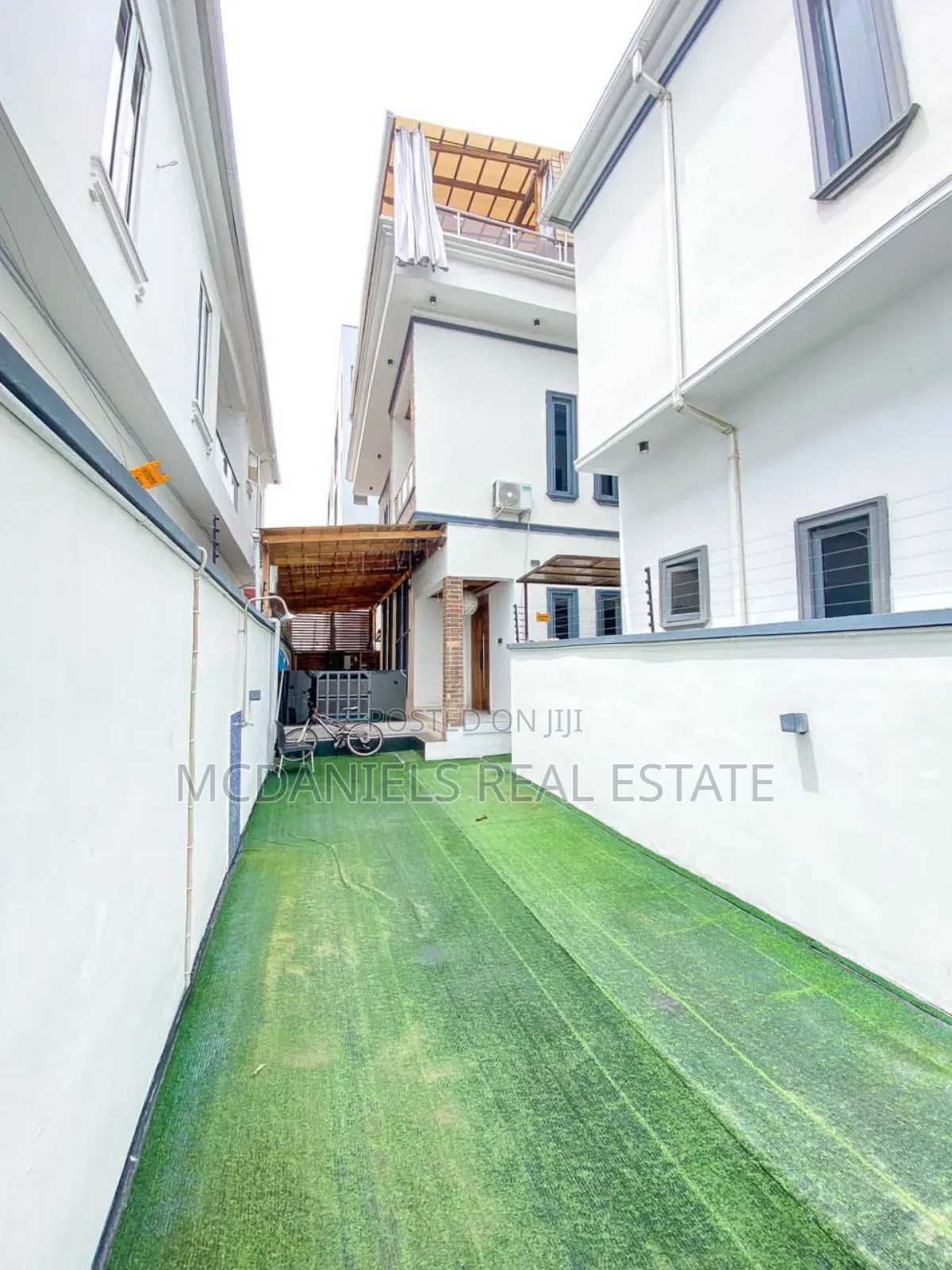Furnished 5bdrm Duplex in Agungi for sale in Agungi
