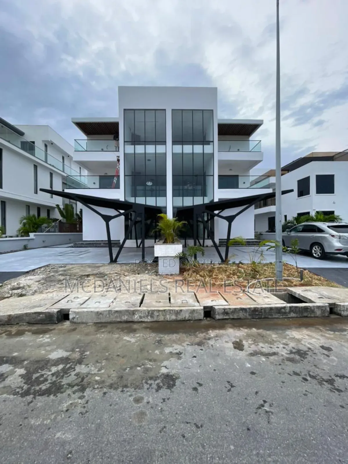 5bdrm Duplex in Ikate for sale in Ikate