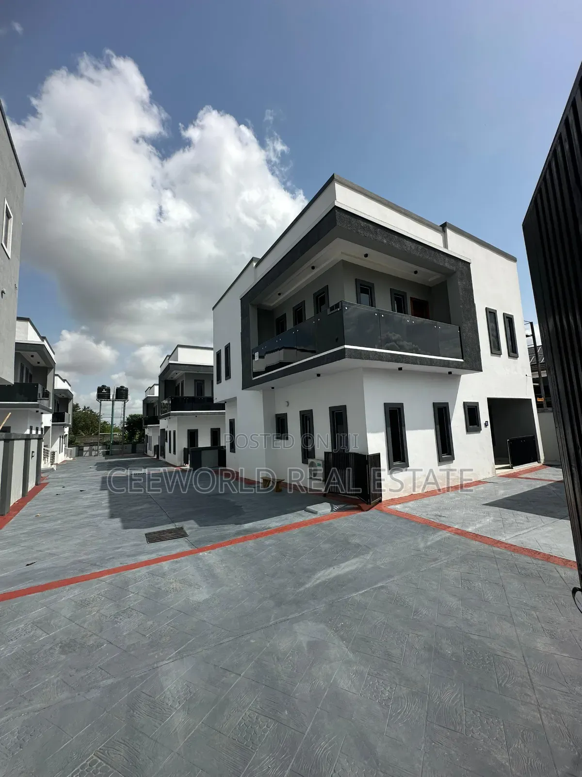 5bdrm Duplex in Jericho Gra for sale in Jericho
