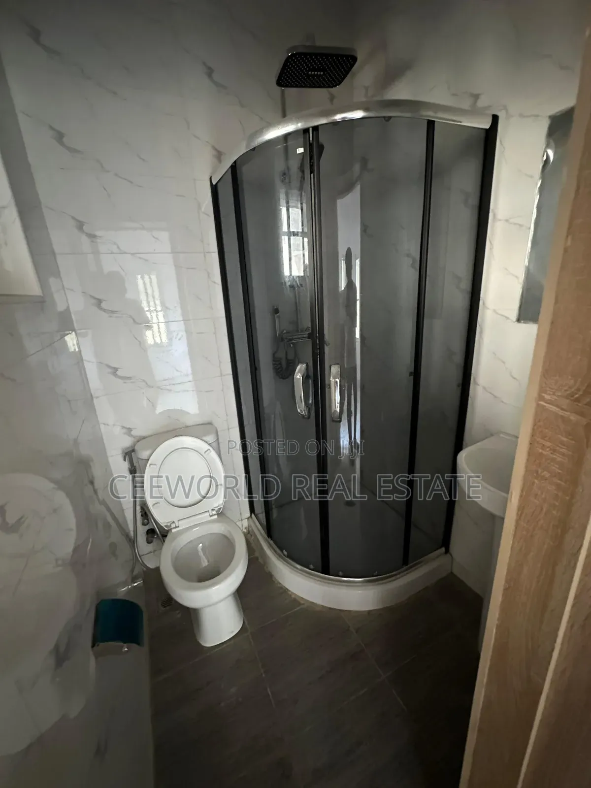 5bdrm Duplex in Jericho Gra for sale in Jericho