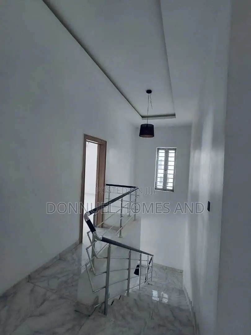 5bdrm Duplex in Ikota for rent in Ikota