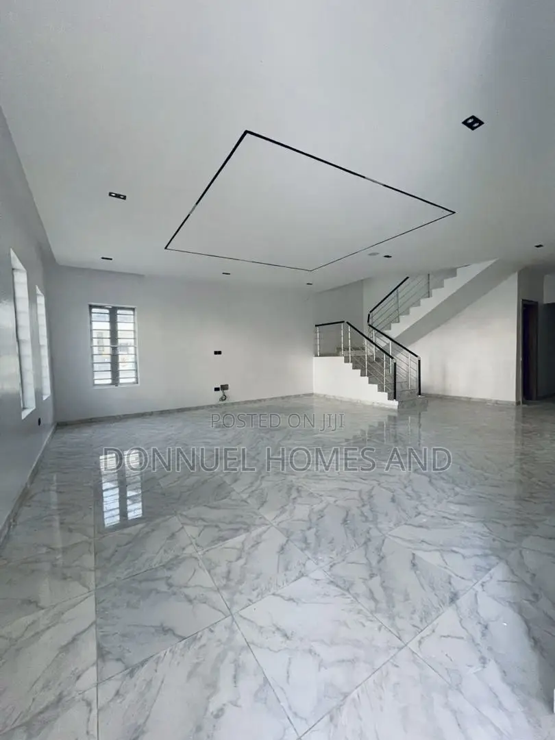 5bdrm Duplex in Ikota for rent in Ikota