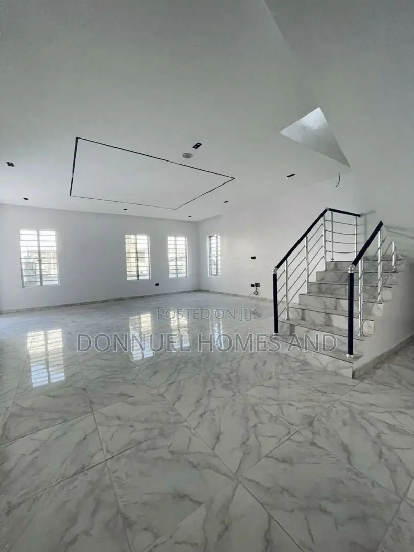 5bdrm Duplex in Ikota for rent in Ikota