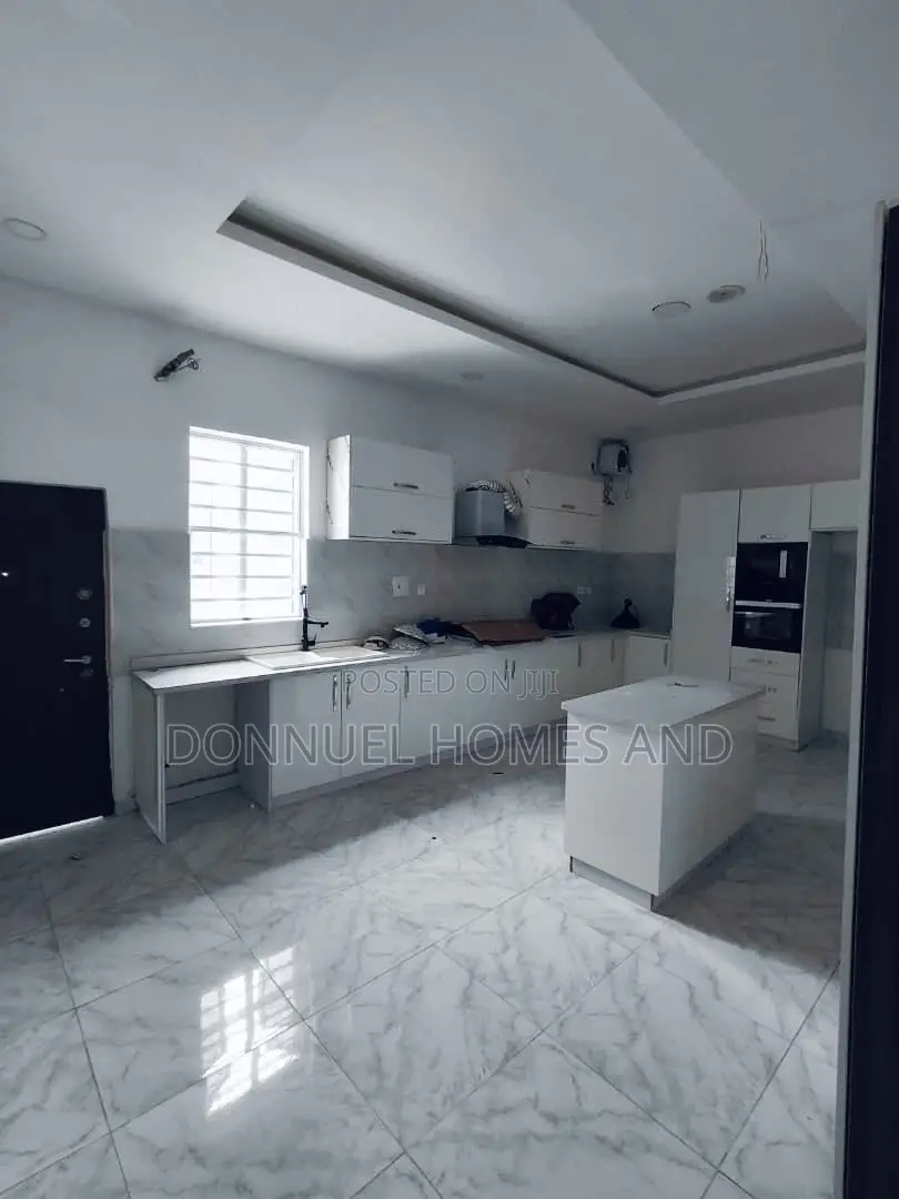 5bdrm Duplex in Ikota for rent in Ikota