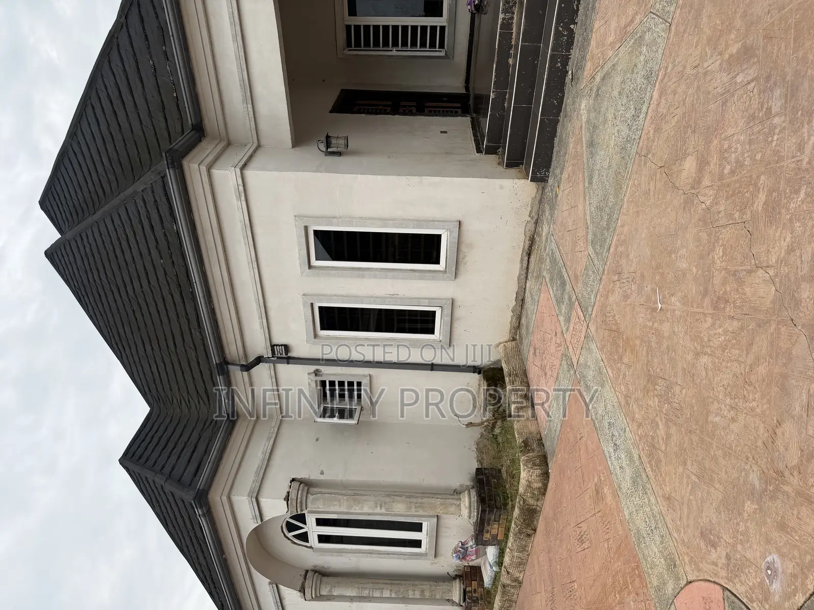 4bdrm Bungalow in Okoromi. Airport, Benin City for sale in Benin City