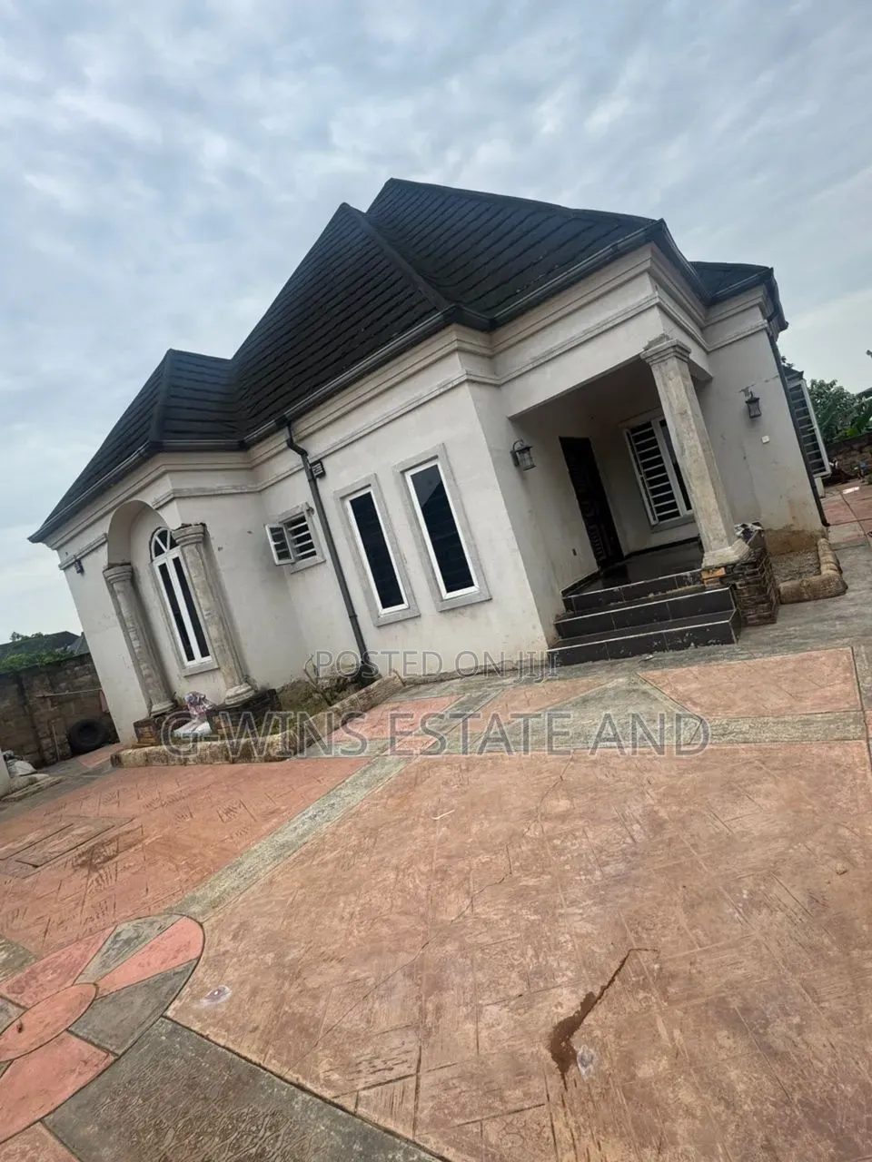 4bdrm Bungalow in Okhuoromi Off for sale in Benin City