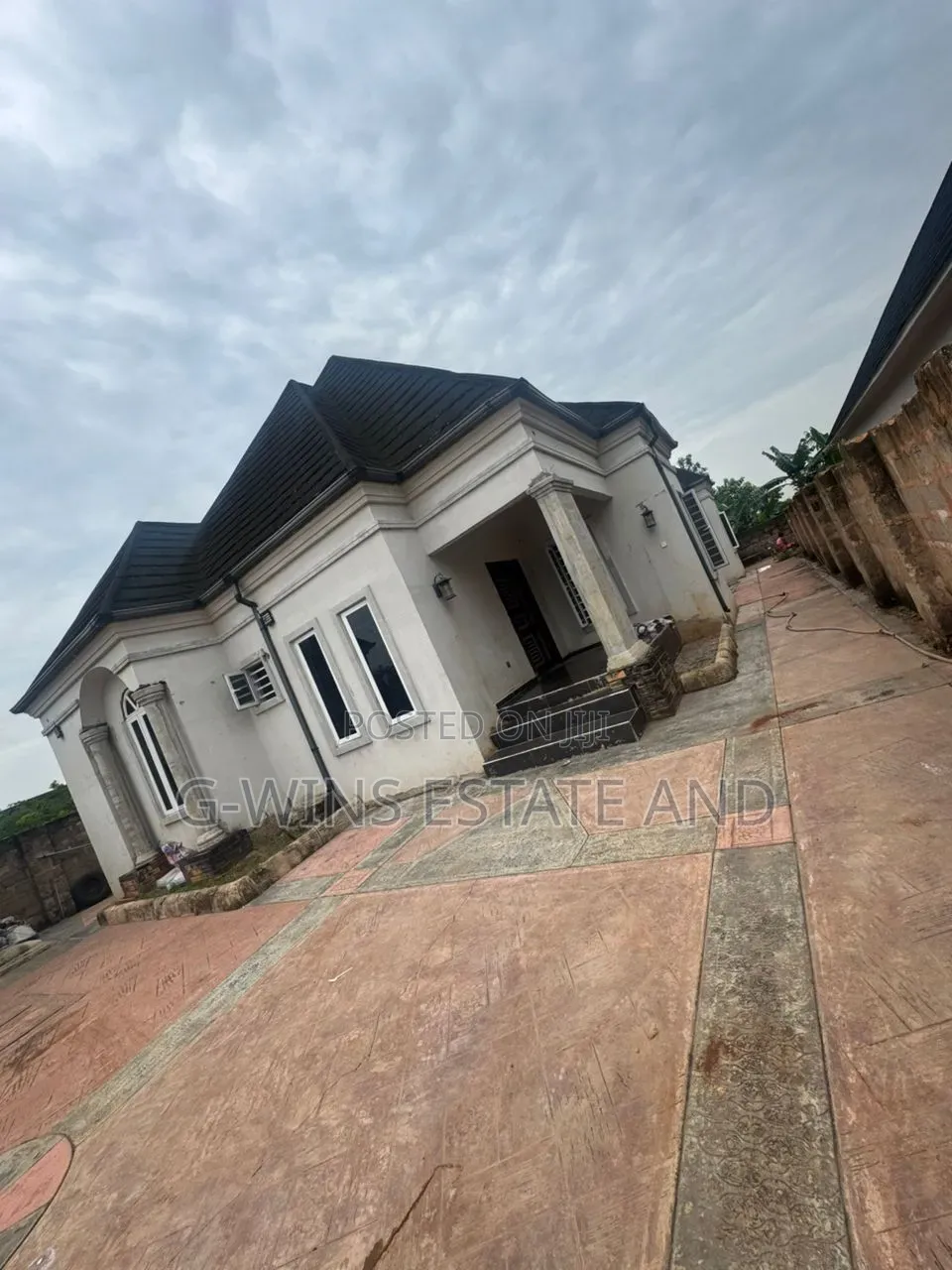 4bdrm Bungalow in Okhuoromi Off for sale in Benin City