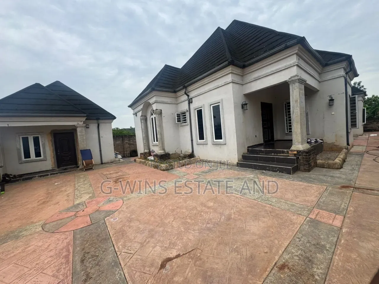 4bdrm Bungalow in Okhuoromi Off for sale in Benin City