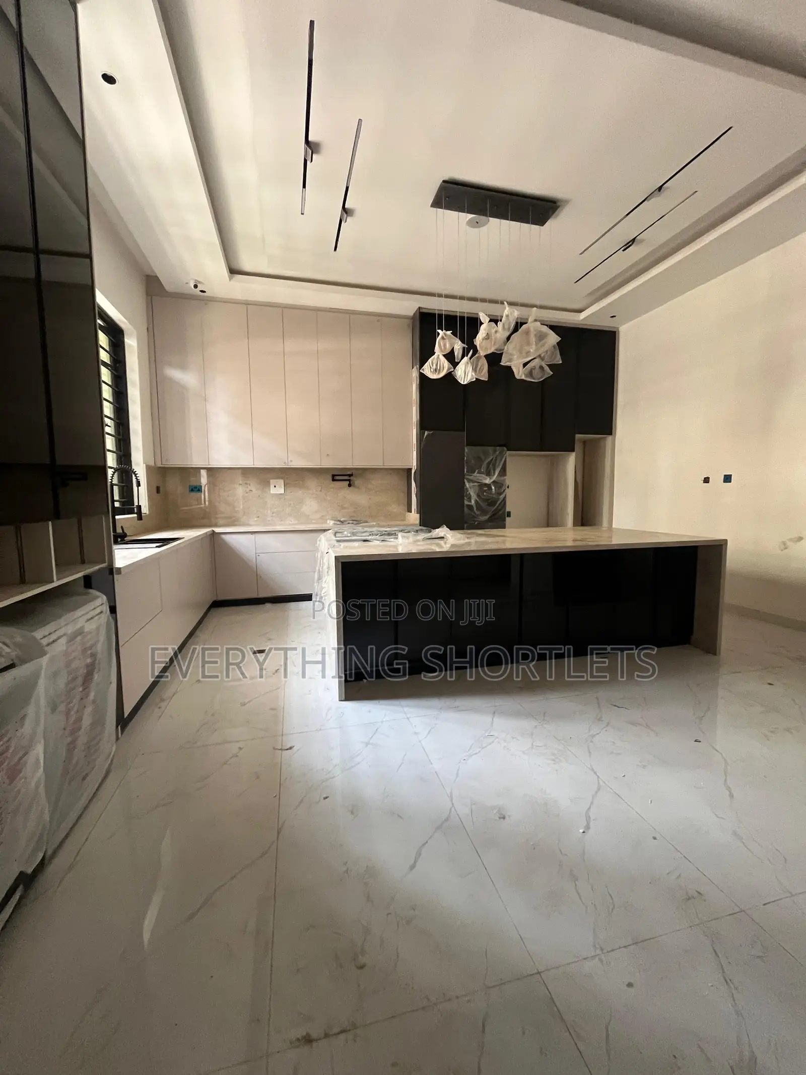 6bdrm Duplex in Apo Resettlement for sale in Apo Resettlement