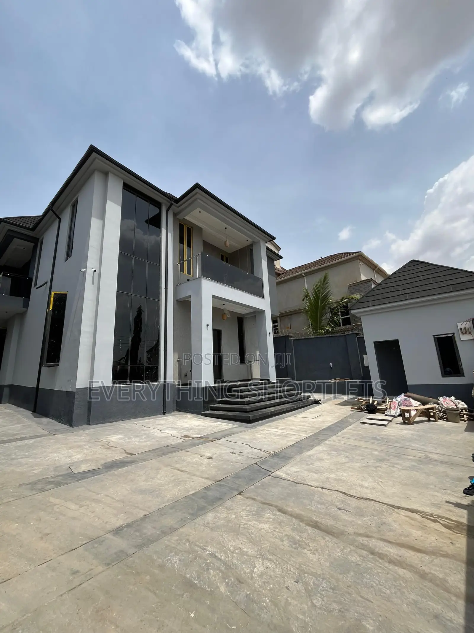 4bdrm Duplex in Apo District for sale in Apo District