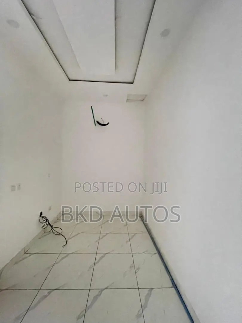 4bdrm Duplex in Ologolo for sale in Ologolo