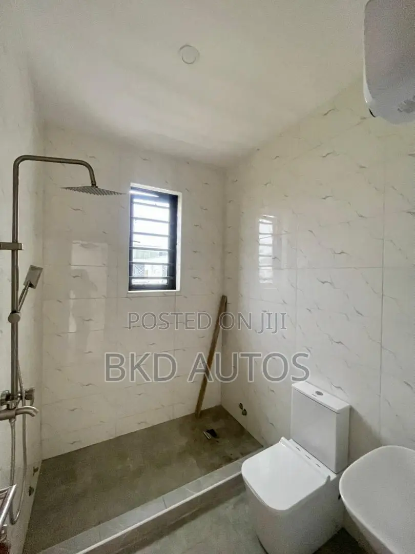 4bdrm Duplex in Ologolo for sale in Ologolo