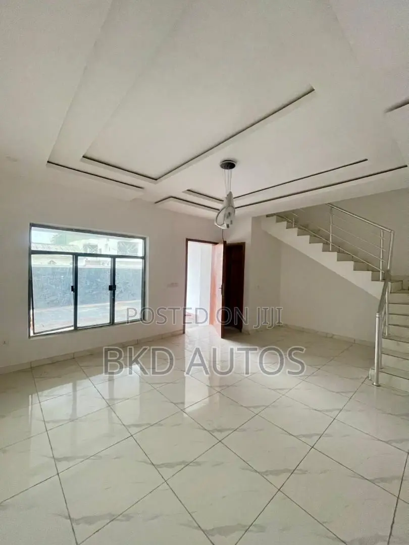 4bdrm Duplex in Ologolo for sale in Ologolo