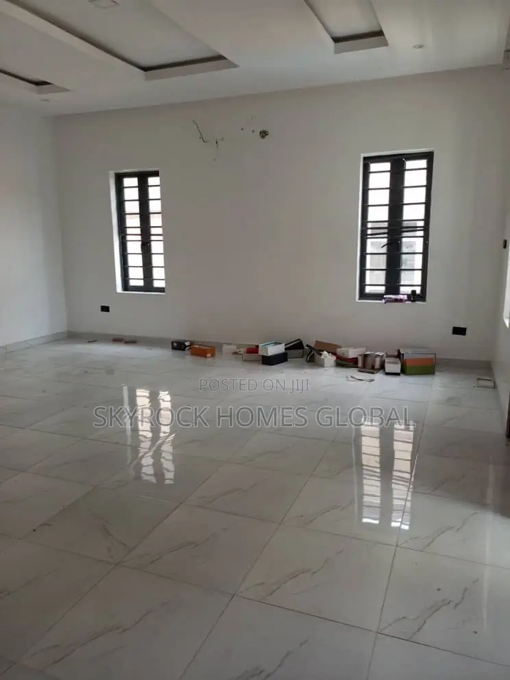 4bdrm Duplex in Idado for rent in Idado