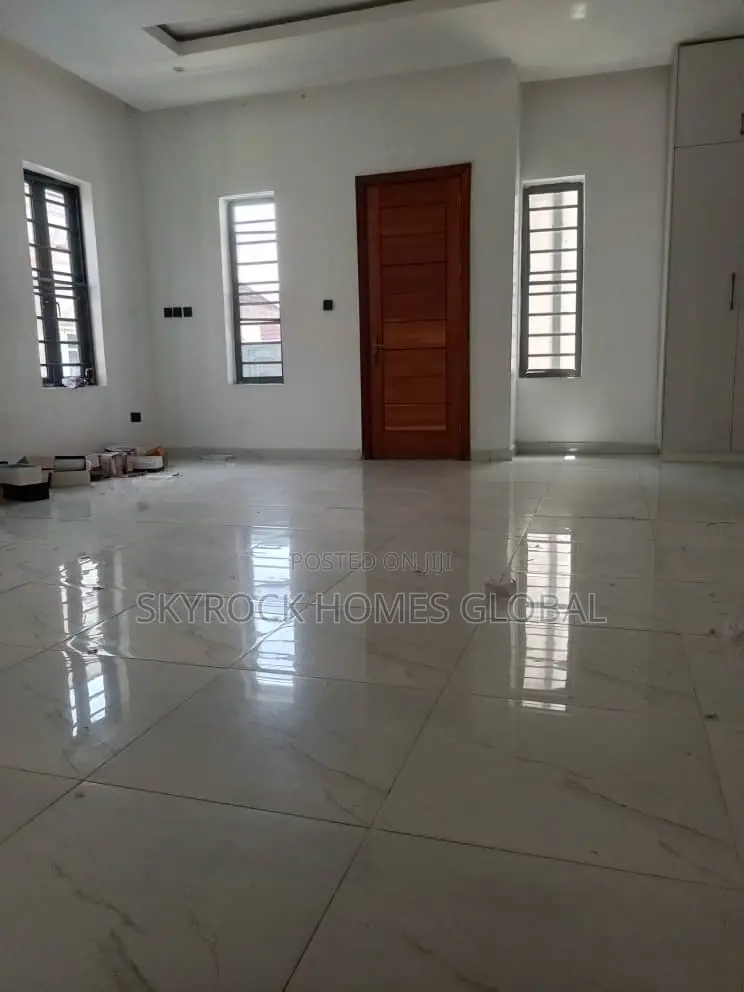 4bdrm Duplex in Idado for rent in Idado
