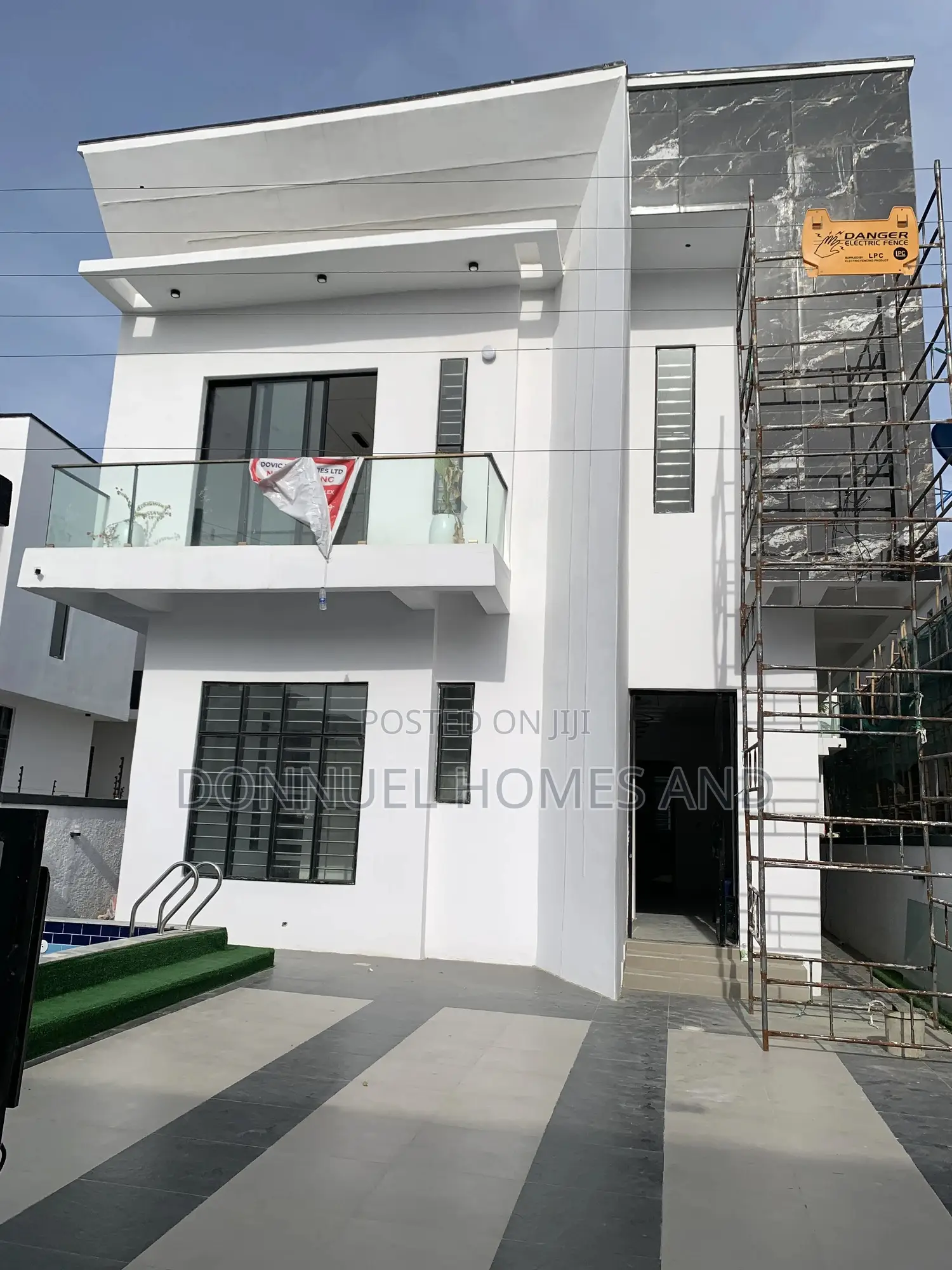 5bdrm Duplex in Ikota for sale in Ikota