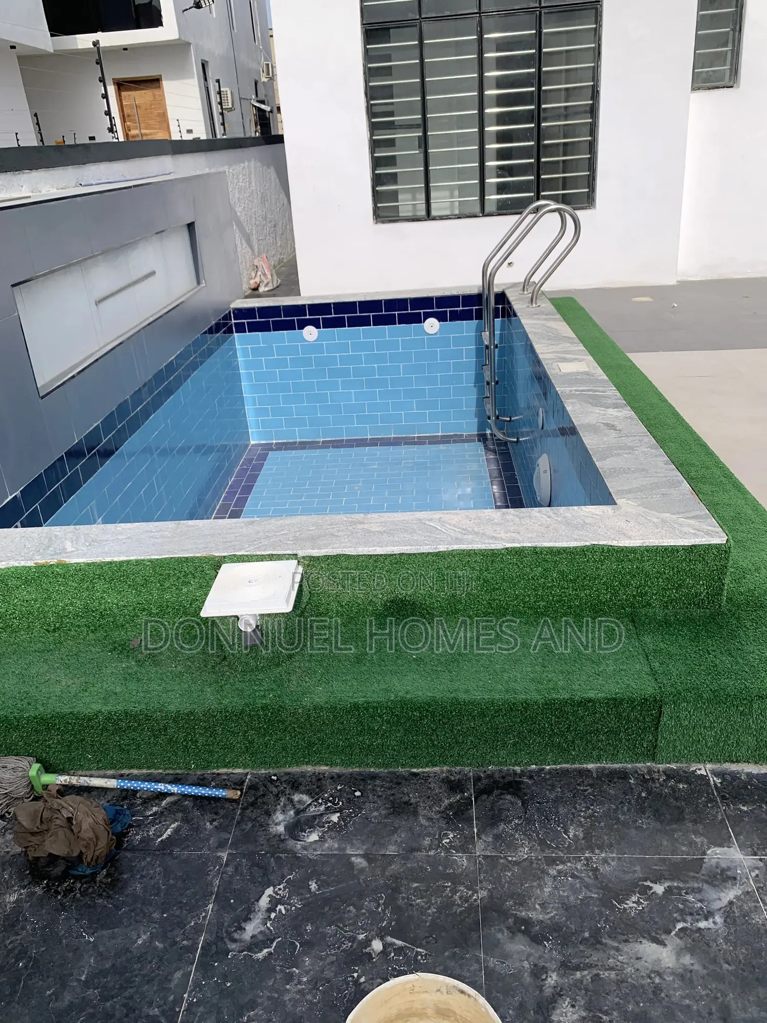 5bdrm Duplex in Ikota for sale in Ikota