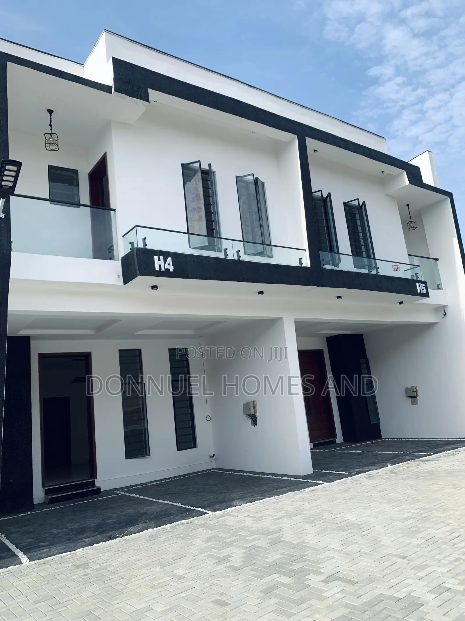 4bdrm Townhouse/Terrace in Ikota for sale in Ikota
