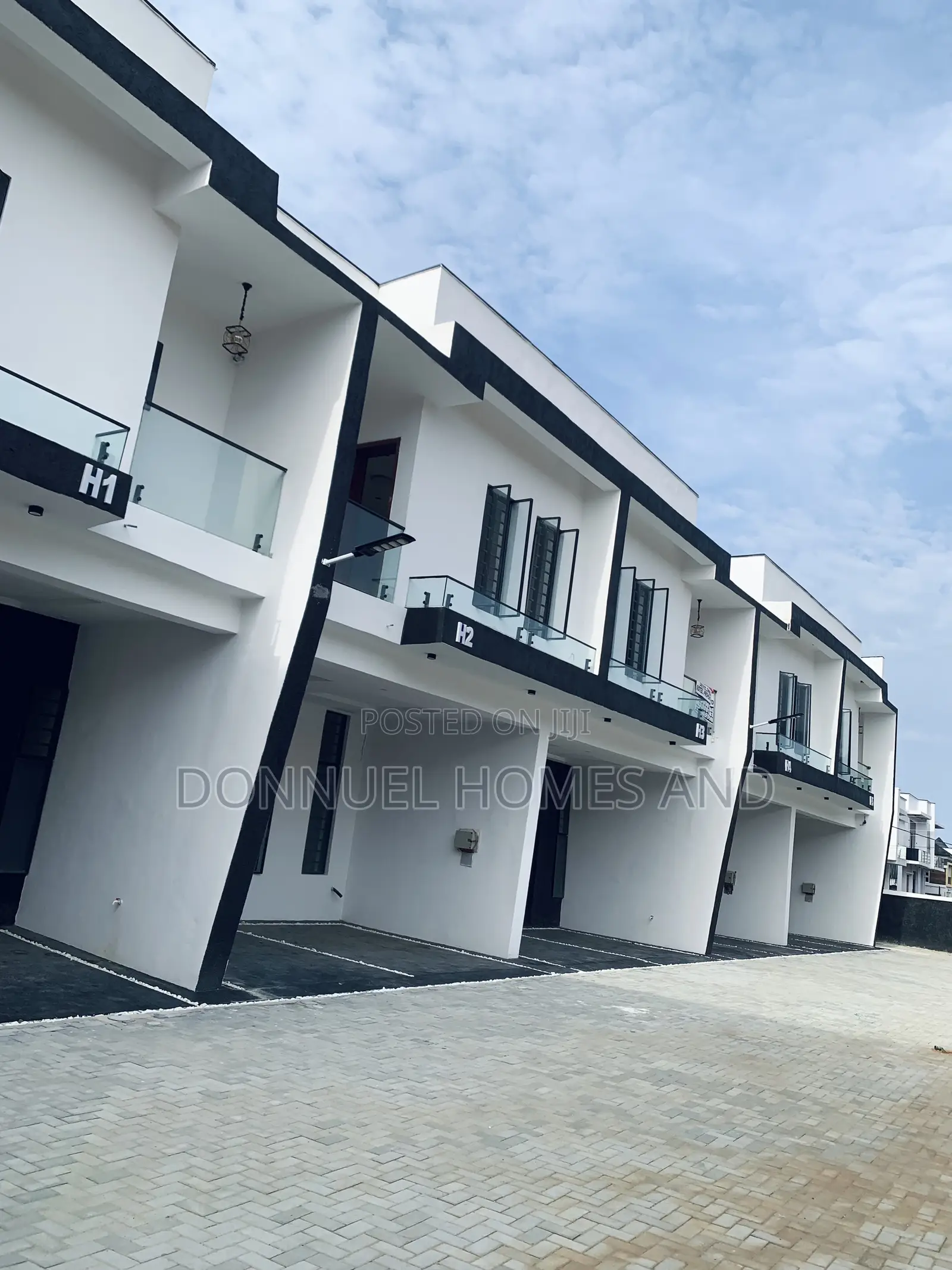4bdrm Townhouse/Terrace in Ikota for sale in Ikota